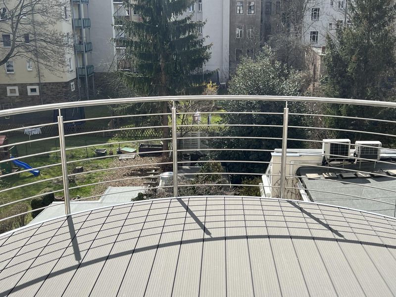 Neuwertige Wohnung mit vier Zimmern, Vollbad und EBK, Traumterrasse in Freiberg